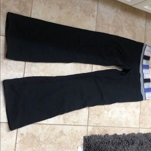 Lulu lemon wide leg leggings, size 6